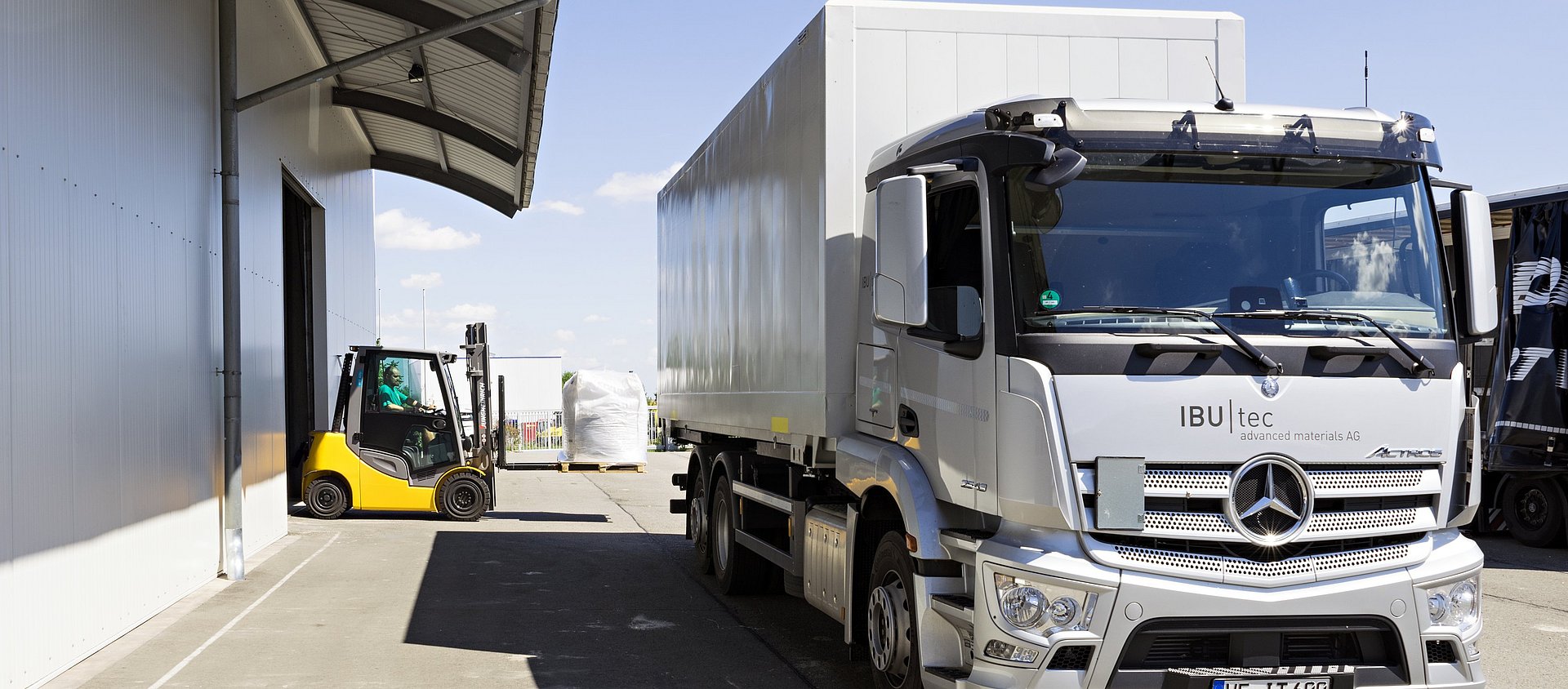 IBU-tec Group Purchasing department and supplier management titel picture: Truck at logistics center in Nohra near Weimar